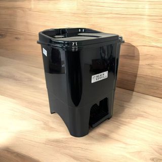 Lixeira Plástica Resistente 15 Litros Com Pedal Preta em Oferta na Shopee