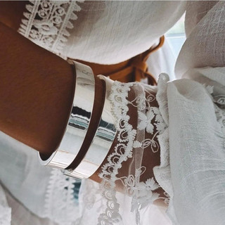 Pulseira Prata Largo e Liso Banhado em Oferta na Shopee