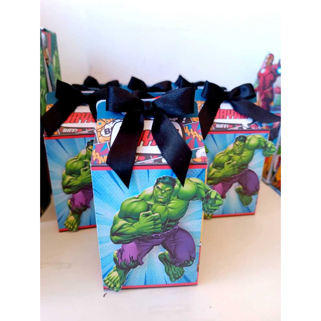 Caixa Milk Personalizada Tema HERÓIS ou qualquer outro Tema Semi luxo com apliques e laço | Lembrancinhas | Festa infantil | Aniversário | Personalizados