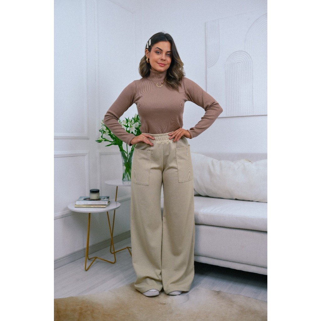 Calça de Moletinho Wide Leg com Detalhe Bolso Confortável 56f002