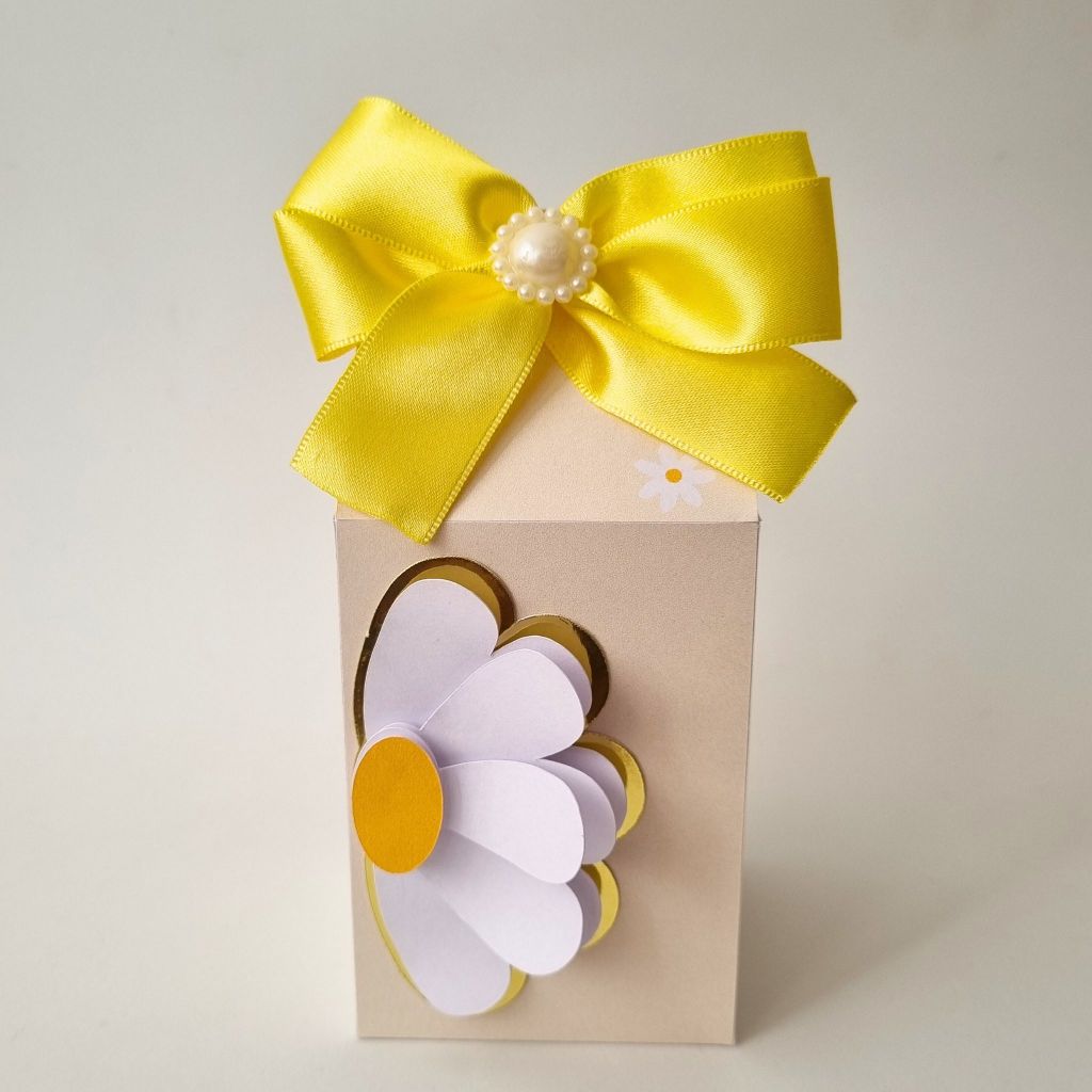 Caixa Milk Margaridas Luxo / Lembrancinha personalizada / aniversário Margaridas / cores branco, amarelo e nude