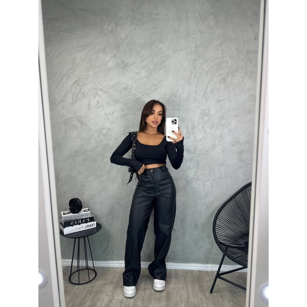 Calça Wide Leg Feminina Cintura Alta Couro Fake Preta Pantalona Retrô Moda Gringa Blogueira Balada