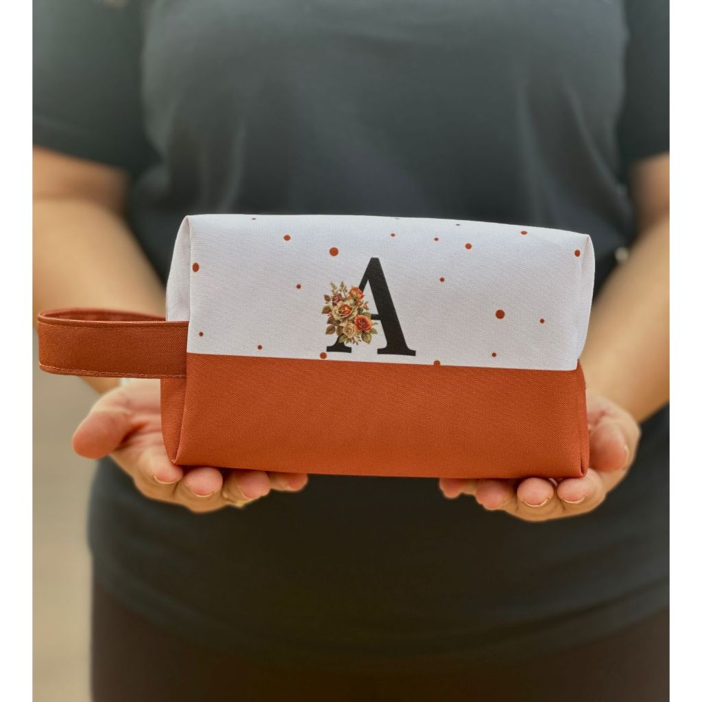 1 und Necesser  box com alça personalizado com inicial necessaire feminino  bolsinha