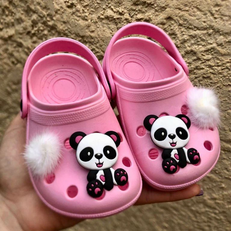 Babuche Sandália Fofinha Panda e Pompom Delicada e Confortavél envio imediato