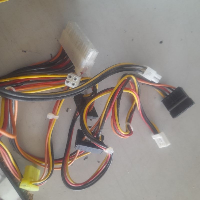 Fonte de computador 24 pinos com sata