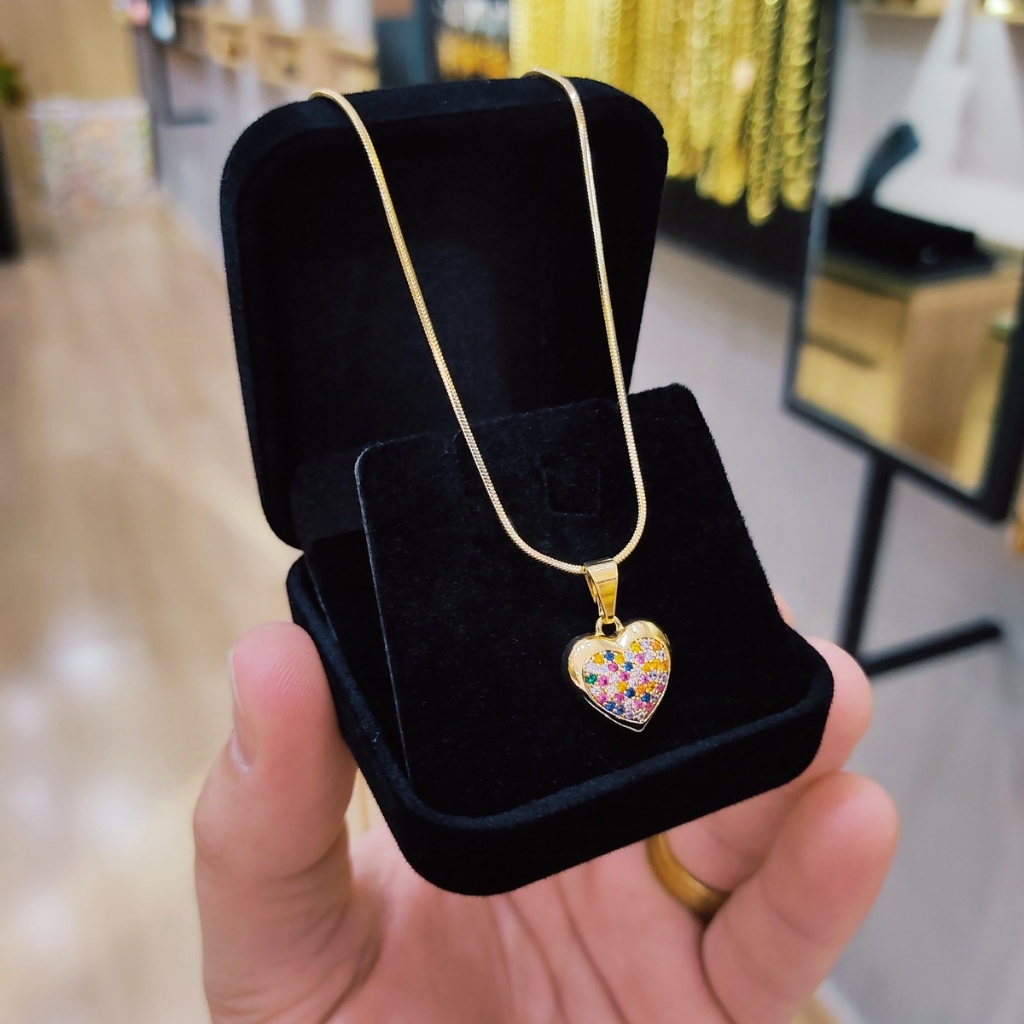 Colar Choker Feminino Elegante Banhado a Ouro 18K + Pingente Coração Cravejado