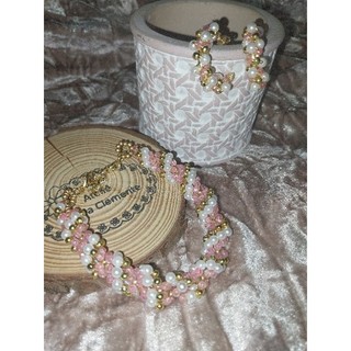 Anel de miçangas com pérolas feito a mão delicado para presentear em qualquer ocasião.  Conjunto perfeito para mulheres lindas e elegantes