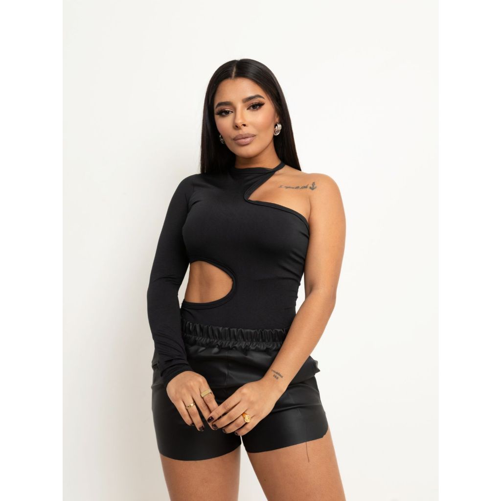 Body Feminino Bori Assimétrico Manga Longa Gola Morcego Vazado Barriga Recorte Busto Ombro Mostra Balada Festival Gringa