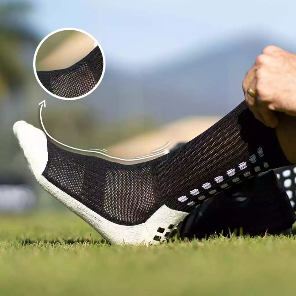 KIT 2 Meias AntiDerrapantes Futebol Pro Socks Esportivo Profissionais Preto com Branco
