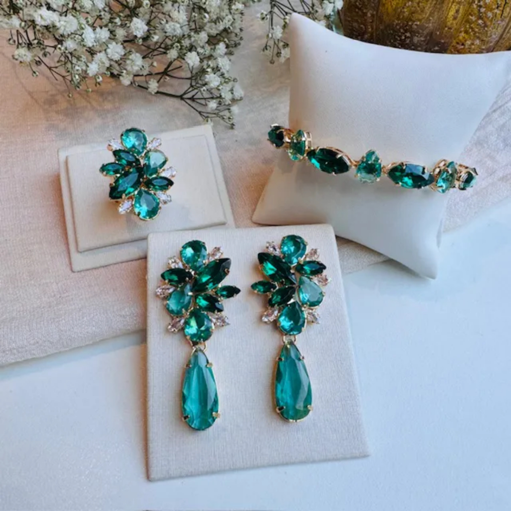Kit Anel Regulável, Bracelete e Brinco Liz Tons de Esmeralda em Oferta na Shopee