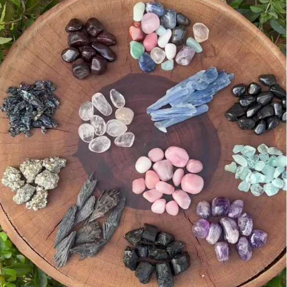 Pedra Natural Rolada Bruta 100 gramas: Ametista, Cristal, Cianita Azul, Granada, Misto, Ônix.. em Oferta na Shopee