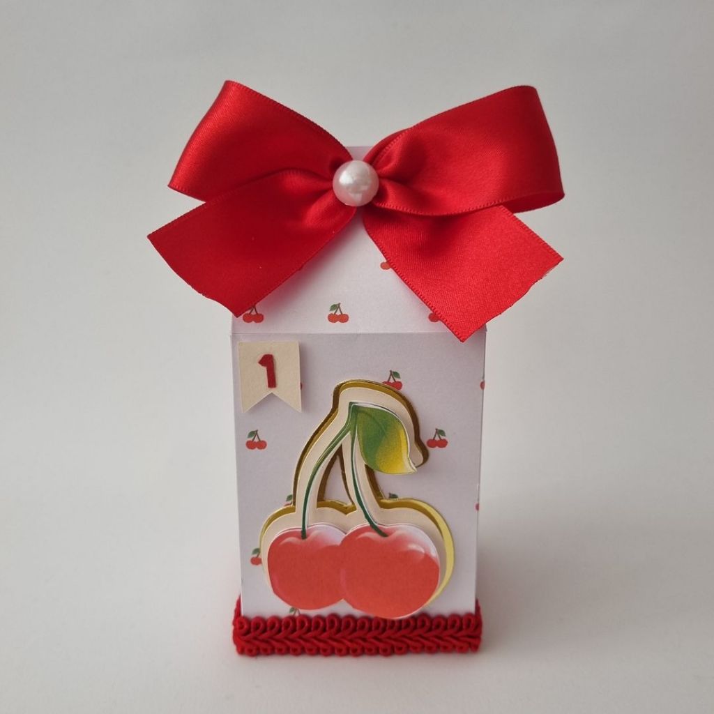 Caixa Milk Cerejinha Luxo / Lembrancinha personalizada Cerejinha / Aniversário Cerejinha / A cereja do bolo / cores principais branco e vermelho