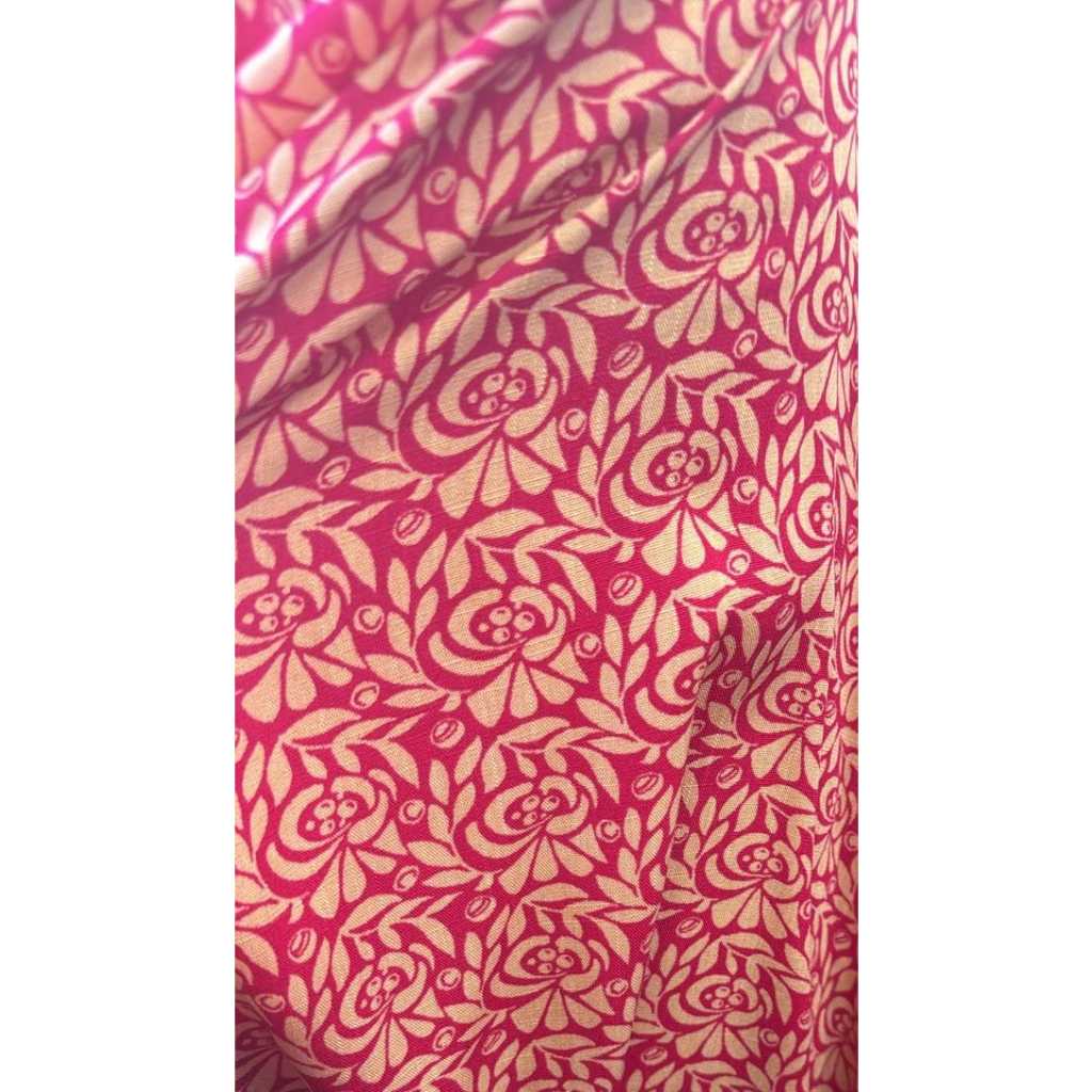 TECIDO VISCOLINHO ESTAMPADO (COD.8) COR VERMELHO COM ROSAS EM BEGE 1,50 DE LARGURA100%  VISCOSE
