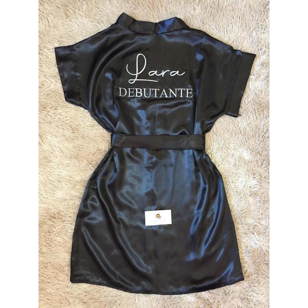 Robe De Cetim Bordado Personalizado Debutante e Nome Roupão Hobby Casamento *Leia a descrição antes de efetuar a compra* em Oferta na Shopee