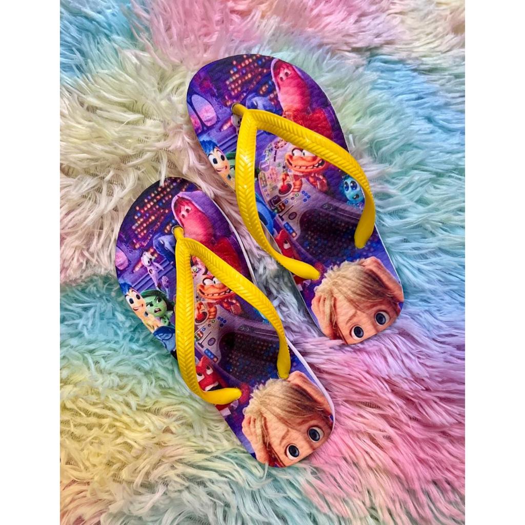 Chinelo com Estampa Alegria, Nojinho e Tristeza