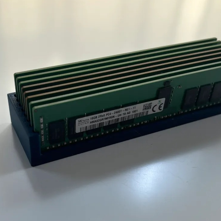 Suporte de Mesa para Pentes de Memoria RAM Capacidade 8 Módulos normais ou 4 Módulos com Dissipador