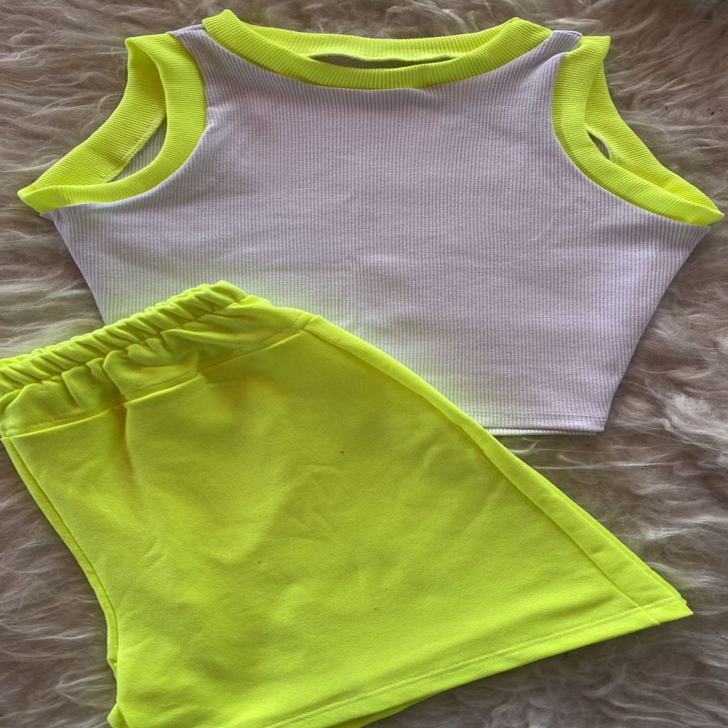 Conjunto Fabi: Shorts Cintura Alta + Blusa Ribana