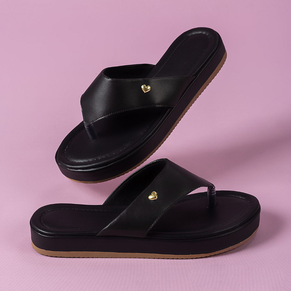 Chinelo Feminino Flat Form confortável com enfeite de coração