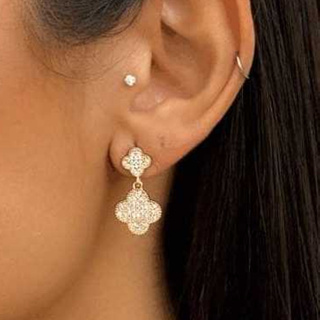 Brinco Trevo Cravejado com Microzircônias Presente Mulher Blogueira Estilosa em Oferta na Shopee