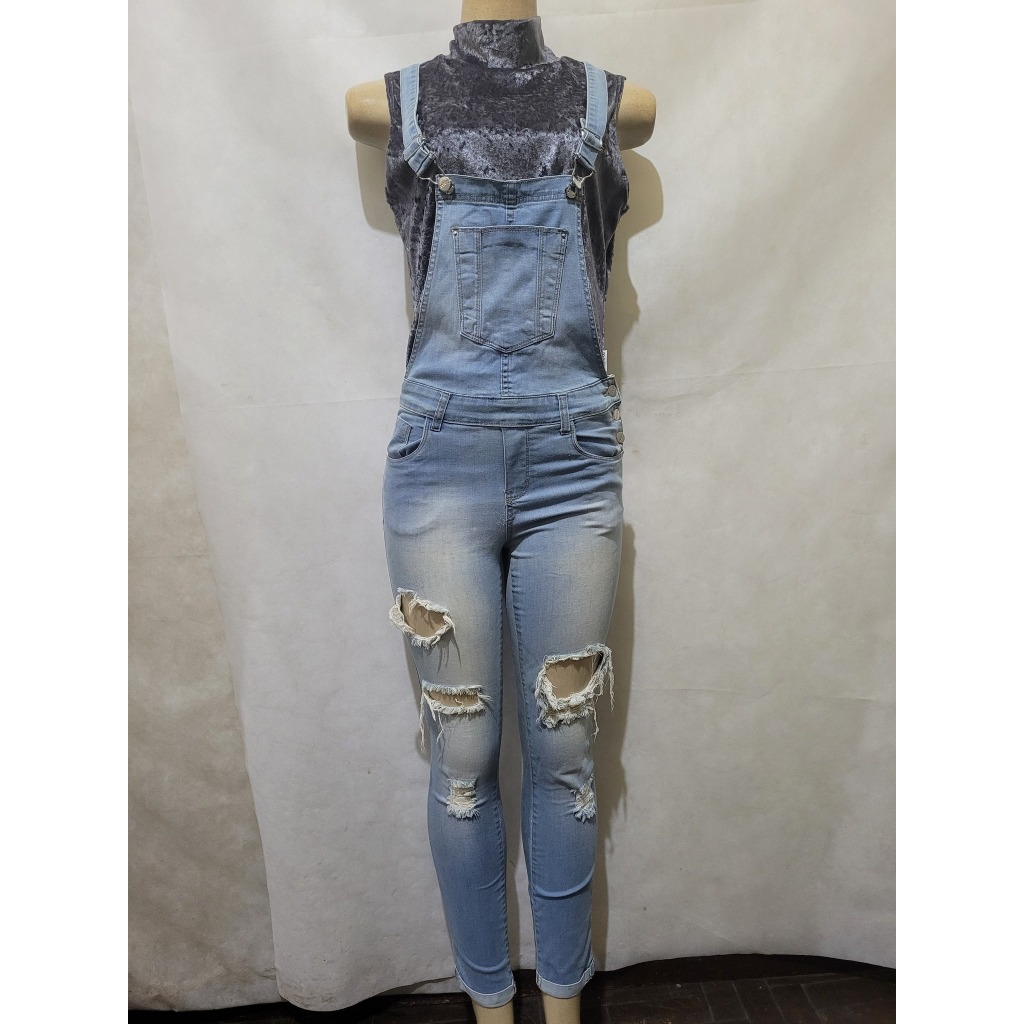 Jardineira macacão jeans destroy TNW tam 38 usado bom estado conforme fotos