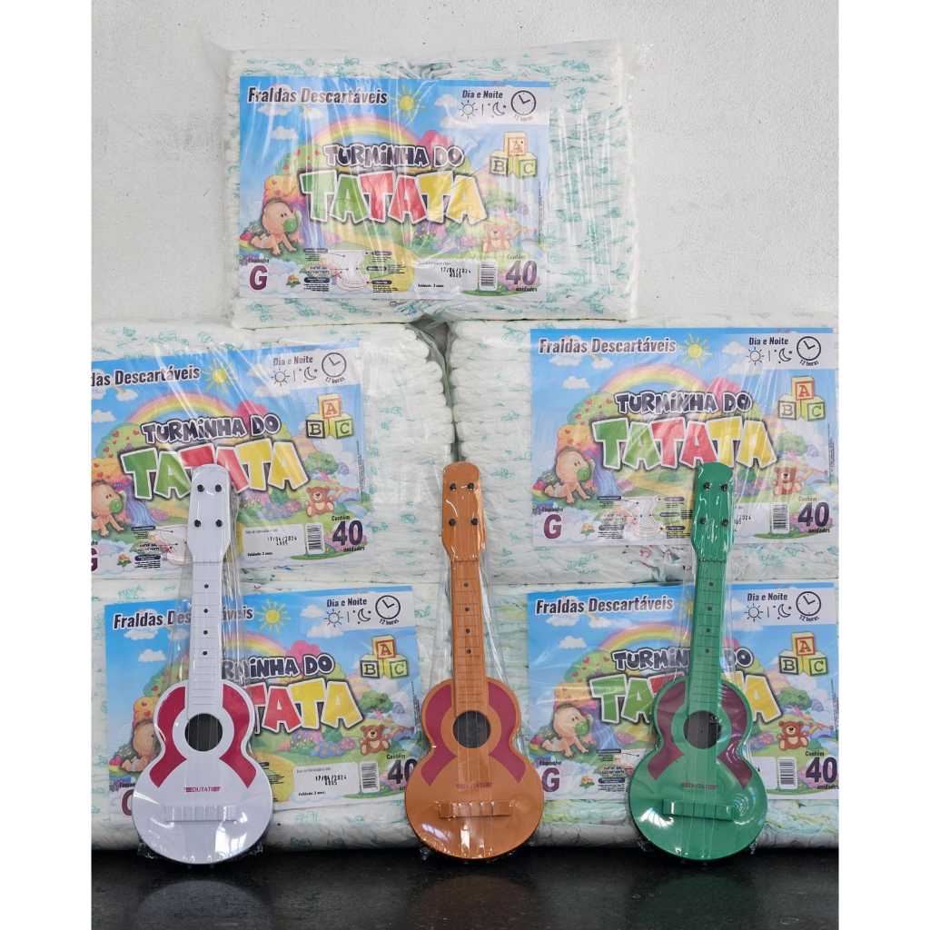 5 Pacotões Fraldas infantil Turminha do Tatata (Qualquer Tamanho) P - 200 un - M - 200 un - G - 200   + Violão Brinquedo