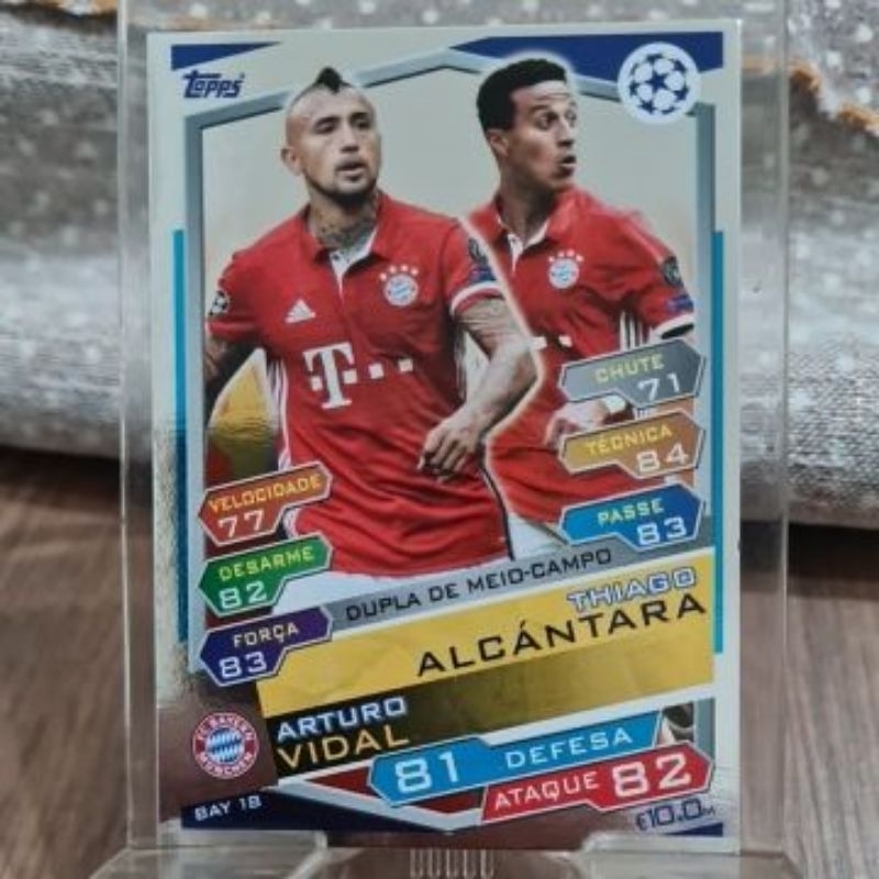 Card BAY18 THIAGO ALCÁNTARA/ARTURO VIDAL FC BAYERN MÜNCHEN da Coleção Match Attax Champions League 2016/2017 - Topps
