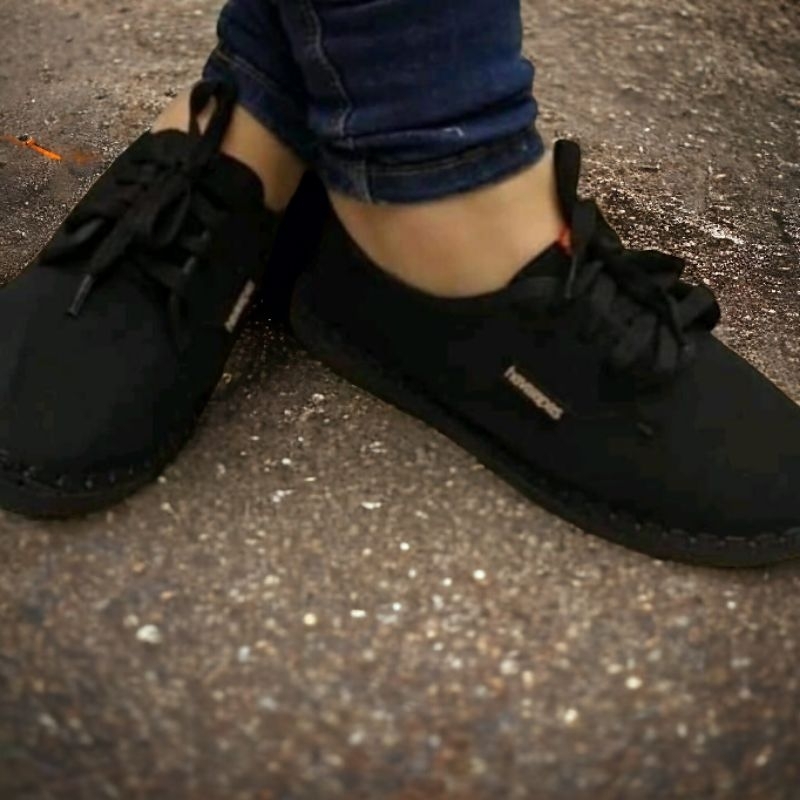 SAPATILHAS COM CADARÇO EM PROMOÇÃO