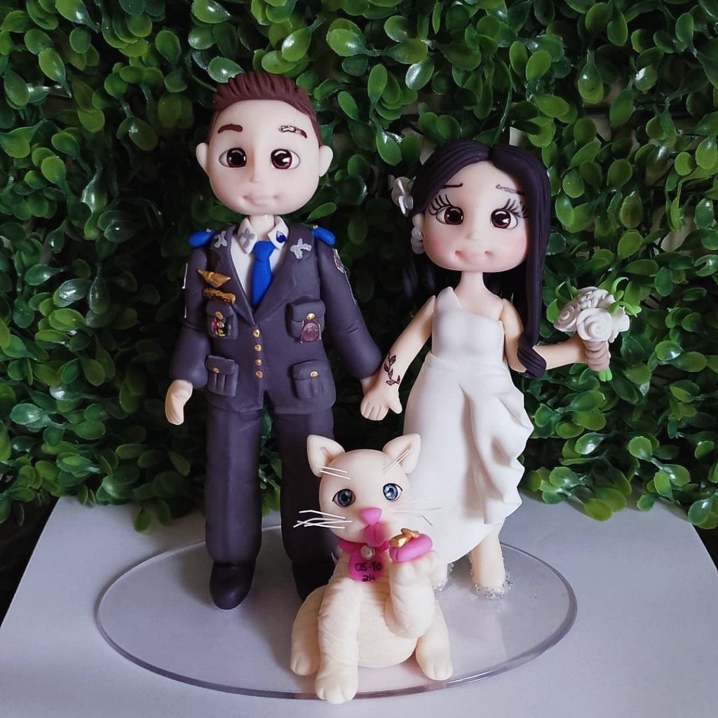 Topo noivos em biscuit/ noivinhos em biscuit/ topo noivos personalizado/ topo noivos em biscuit