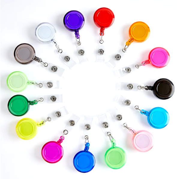 Kit 10, 20, 30, 40, 50 Porta Cracha Retrátil Roller Clip em Oferta na Shopee