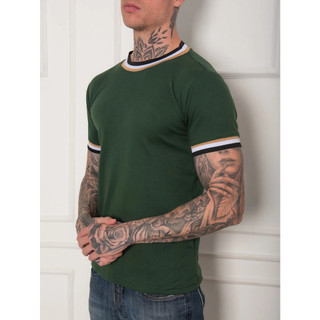 Camiseta Casual Casual Masculina tecido sedinha para o Verão com listras na manga curta e coroas, ideal para o trabalho
