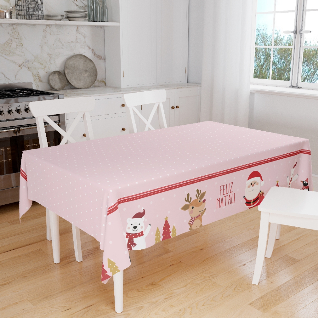 Toalha de Mesa Retangular Natalina Serve 4 e 6 Lugares Decoração Elegante Papai Noel e Rena Rosa