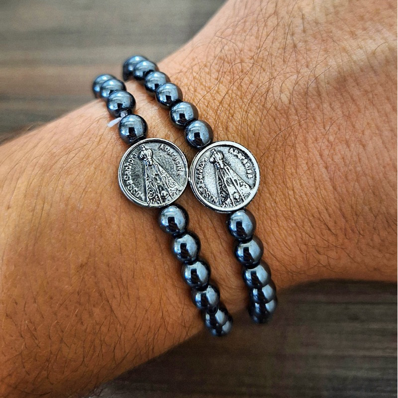 Pulseira de Pedra Hematita Nossa Senhora Aparecida de Elastico Religioso Lembrança Presente