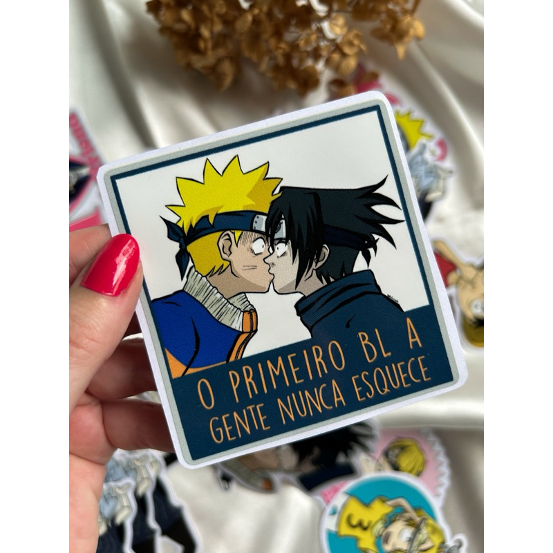 Adesivo Naruto e Sasuke - primeiro beijo