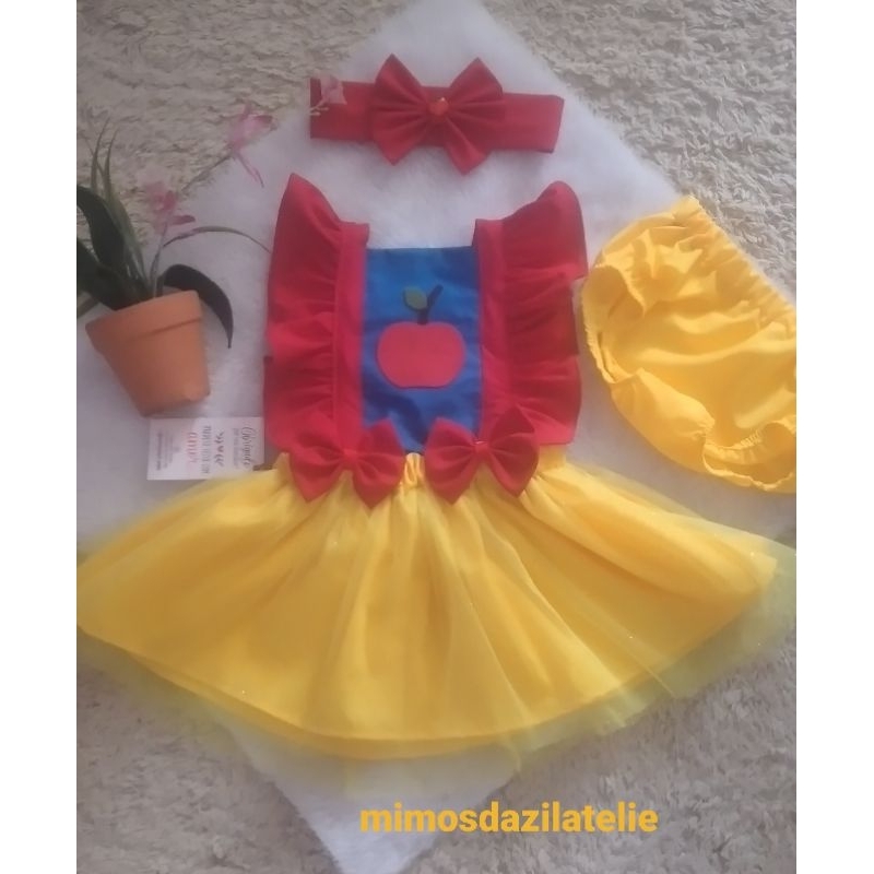 fantasia branca de neve,aniversário mesversario ensaio fotográfico,roupa branca para menina,vestido branca de neve