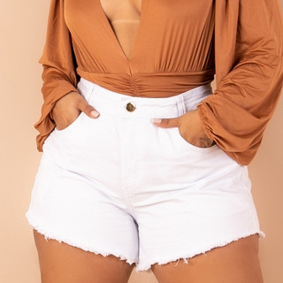Short Jeans Plus Size Branco Barra Desfiada Arrumado