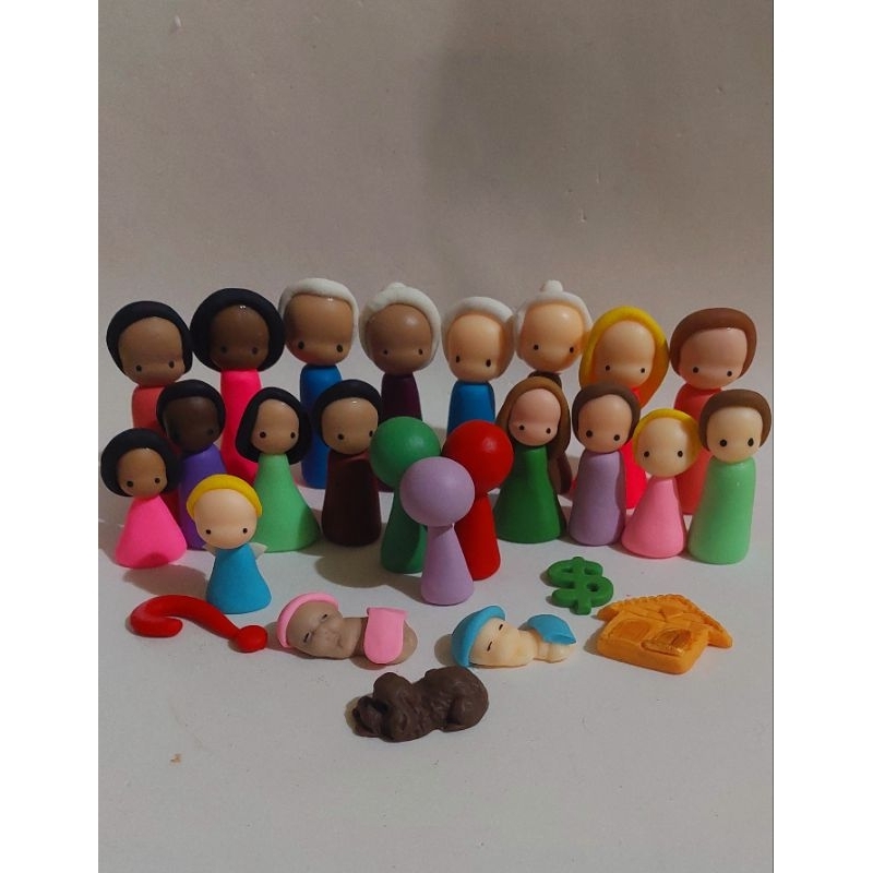 Bonecos Constelação Familiar, com avós, pais, adolescentes, bbs e elementos.