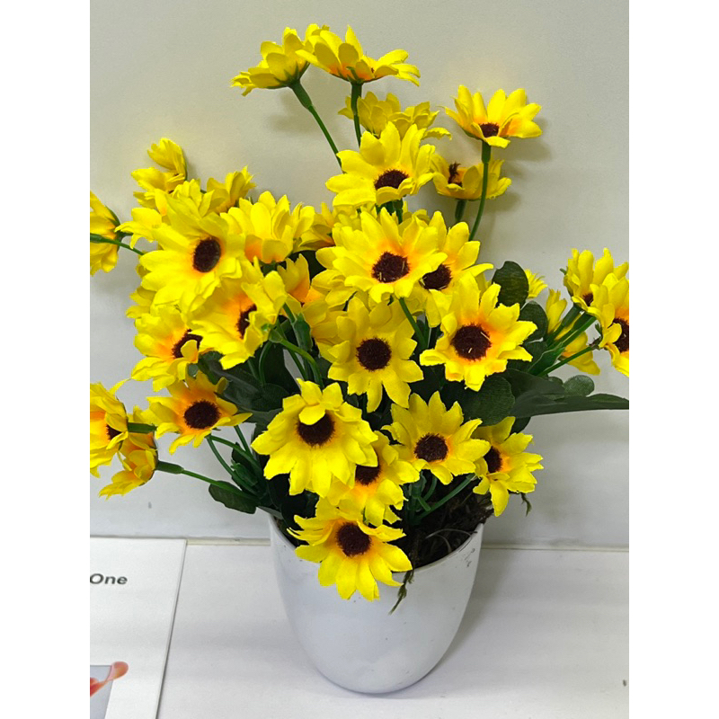 Buquê de botões girassol artificial com vaso de madeira altura 30cm em Oferta na Shopee