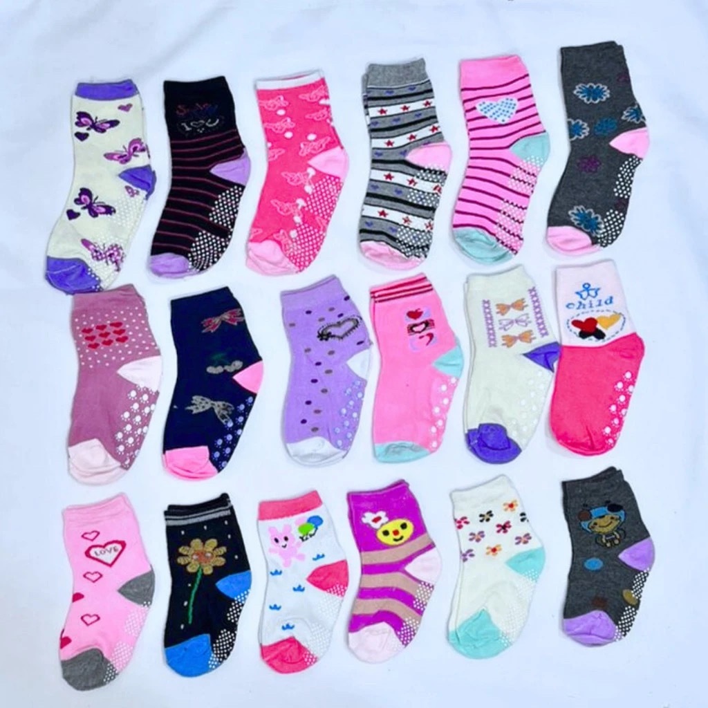 Kit 6 Pares Meias Infantil Menina Estampada Antiderrapante / De 2 a 4 Anos / A 6 a 8 Anos em Oferta na Shopee