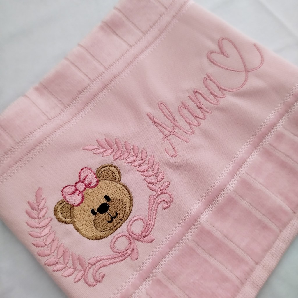 Toalha Bordada Personalizada Com Nome Ursinha