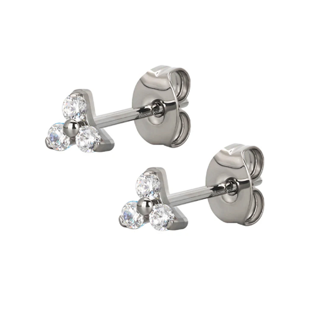 Brincos 100% Titânio Hipoalergênico Trinity com Zircônias (1 par) em Oferta na Shopee