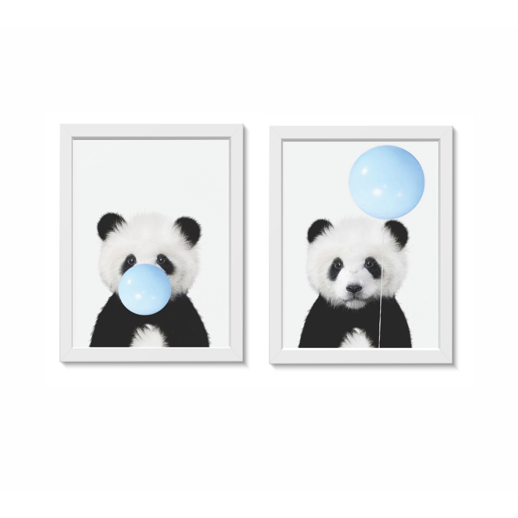 Kit 2 Quadros Decorativos Panda Mascando Chiclete Azul e com Balão Azul Molduras 20x30cm Madeira Vidro Cor Brancas