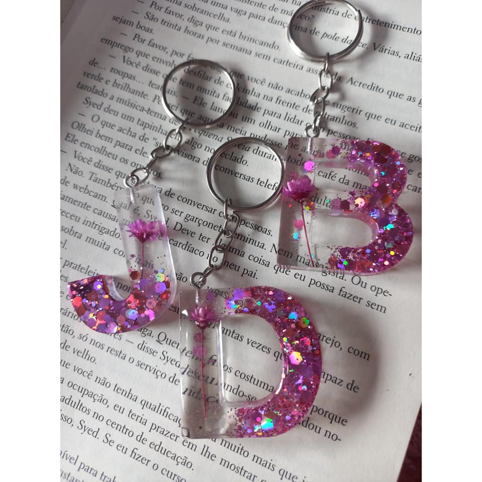 kit Chaveiro Resina Inicial de Nome para Lembrancinhas ou mimo com Glitter e flor em Oferta na Shopee