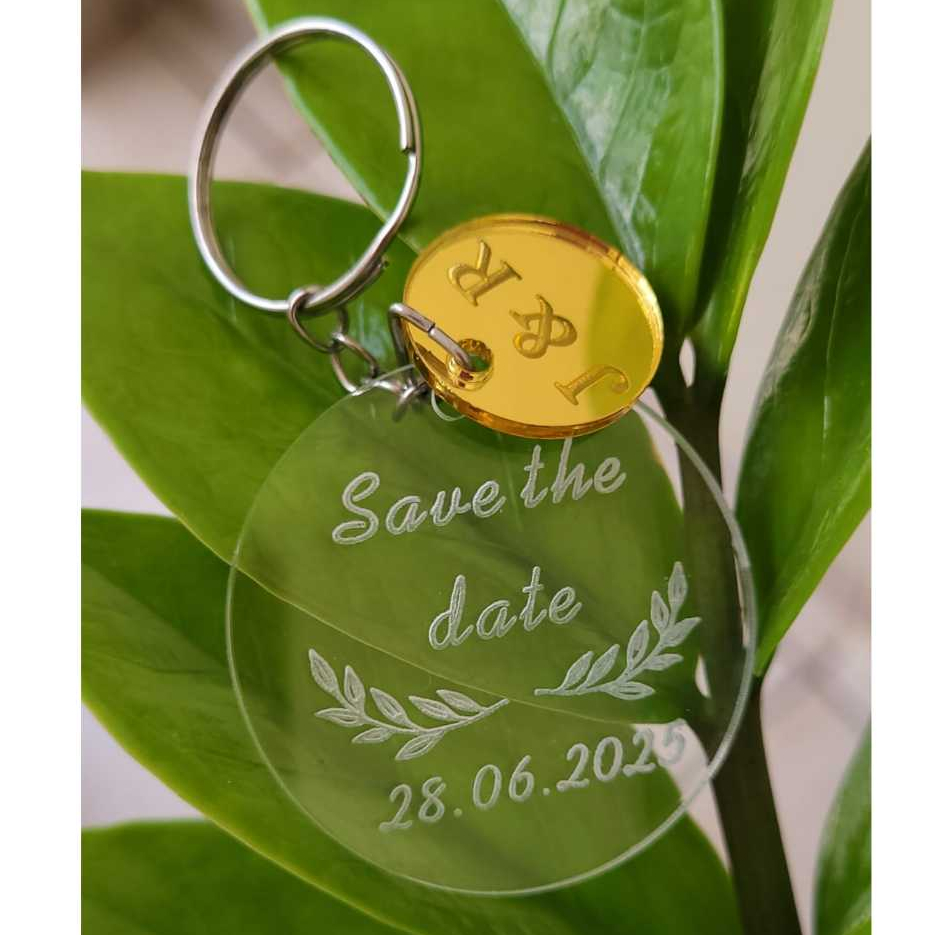 LEMBRANCINHA CASAMENTO CHAVEIRO ACRÍLICO PERSONALIZADO SAVE THE DATE + INICIAIS + DATA -  NOIVADO - CASAL