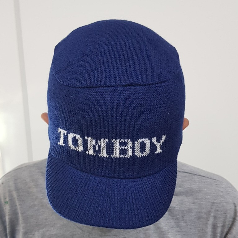 Boné de Lã Colorido com Escritas em Cores Variadas em Oferta na Shopee