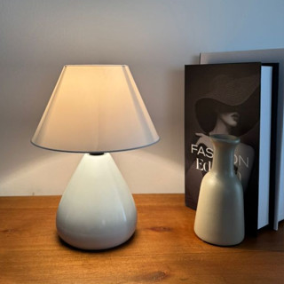 Abajur Luminaria de Ceramica Porcelana Gota Bivolt Com Cupula para Decoração Quarto Escrit...