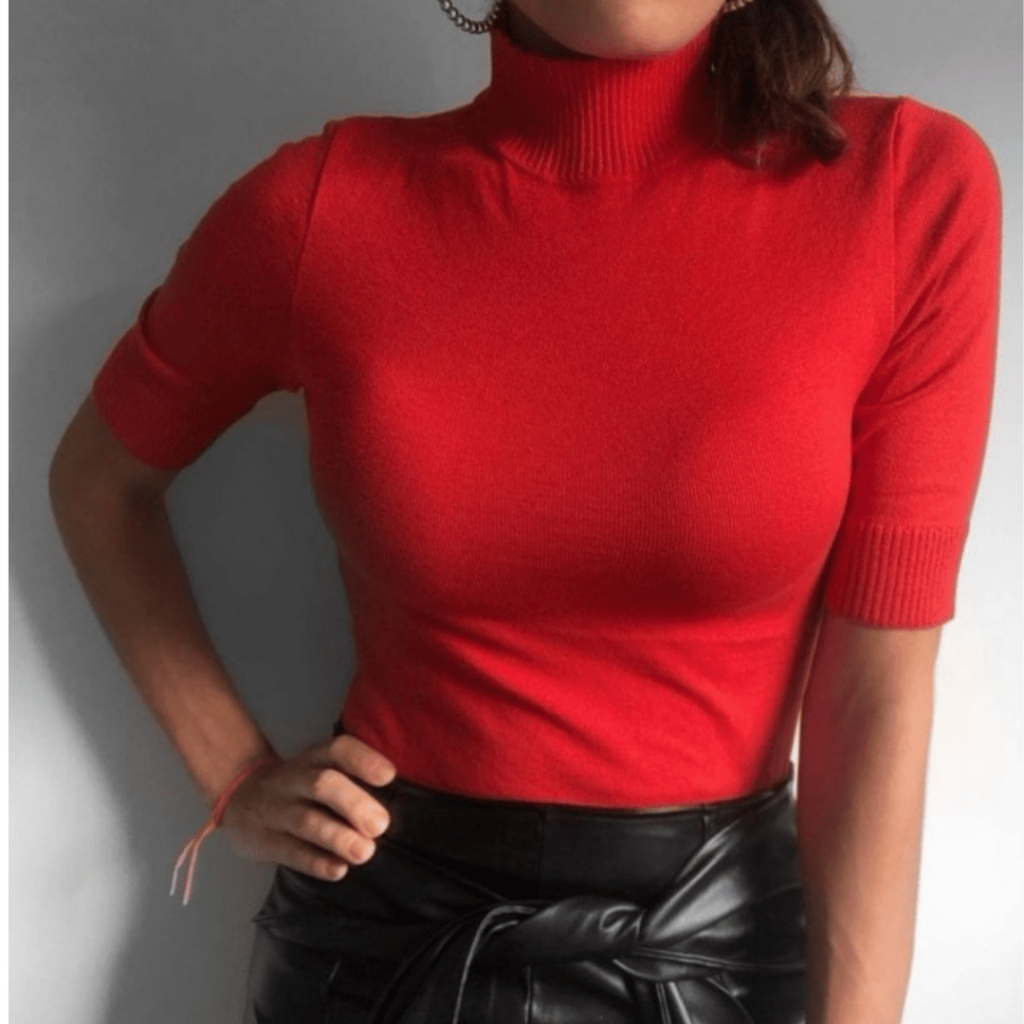 Blusa modelo cacharrel com manga curta em tricot básico