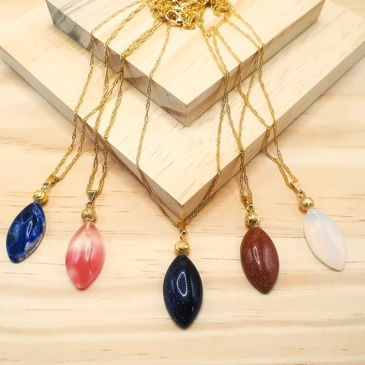 Colar Corrente Folheada a Ouro Pingente Pedra Pedra Navete Cabochão