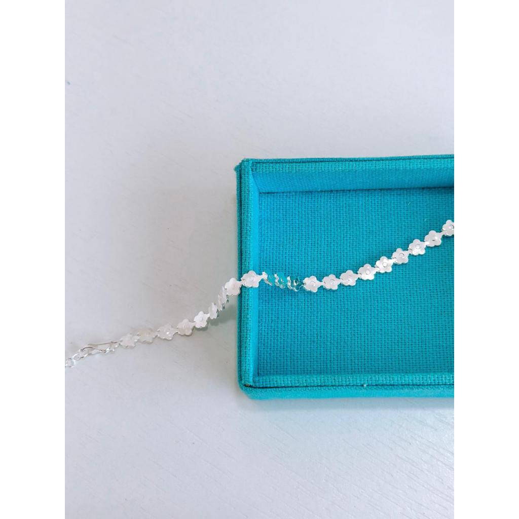 Colar flor chapeada banhado à prata 925