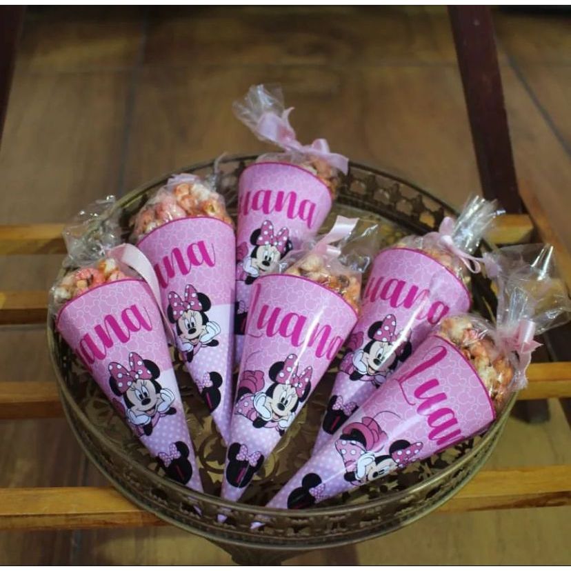 CONE PERSONALIZADO COM NOME DIVERSOS TEMAS + 4 APLIQUES PARA TUBETE DE BRINDE em Oferta na Shopee