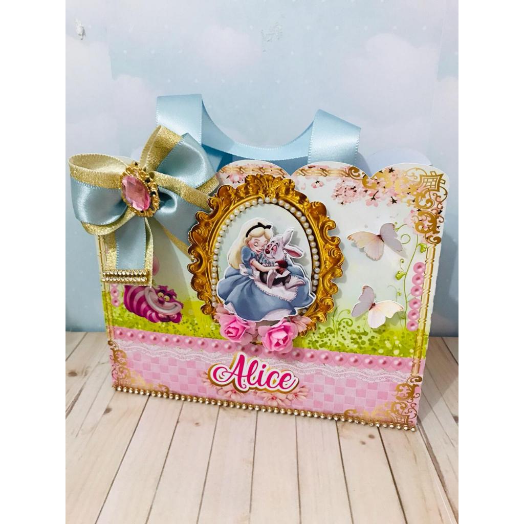 KIT 10 SACOLINHAS G NO TEMA ALICE NO PAIS DAS MARAVILHAS PERSONALIZADA COM NOME!!!
